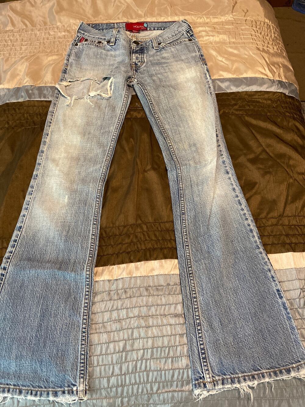 Hollister Y2K destroyed distressed low rise jeans Size 0 Short
